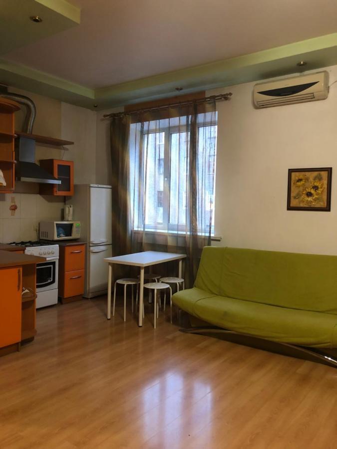 Квартира-Студия На Котляра Kharkiv Extérieur photo